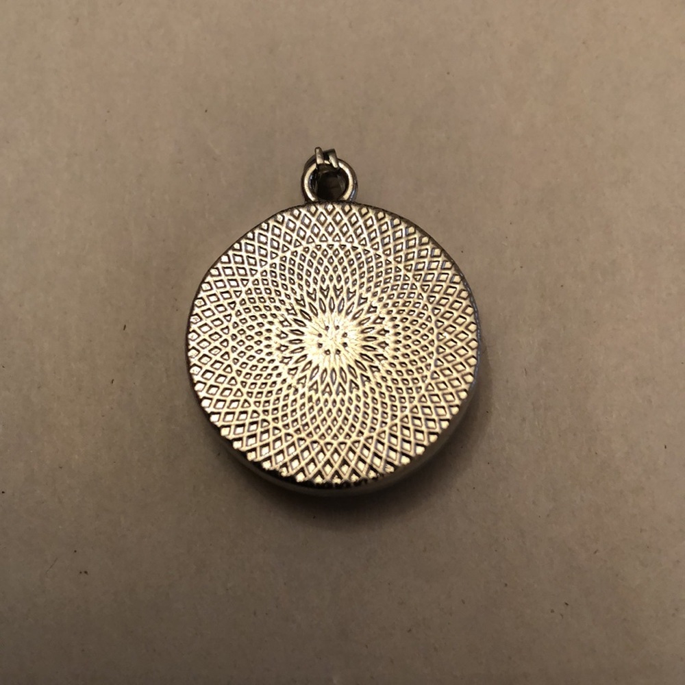 TREE OF LIFE Aromatherapy Pendant, Necklace & Extra Diffuser Tab - Picture 3 of 9